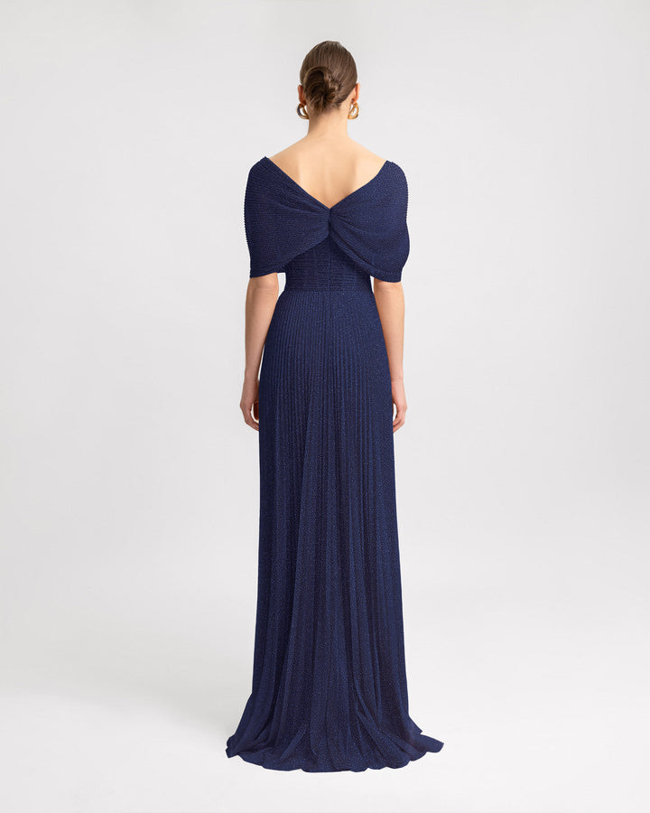 فستان بياقة درابية غير متماثلة