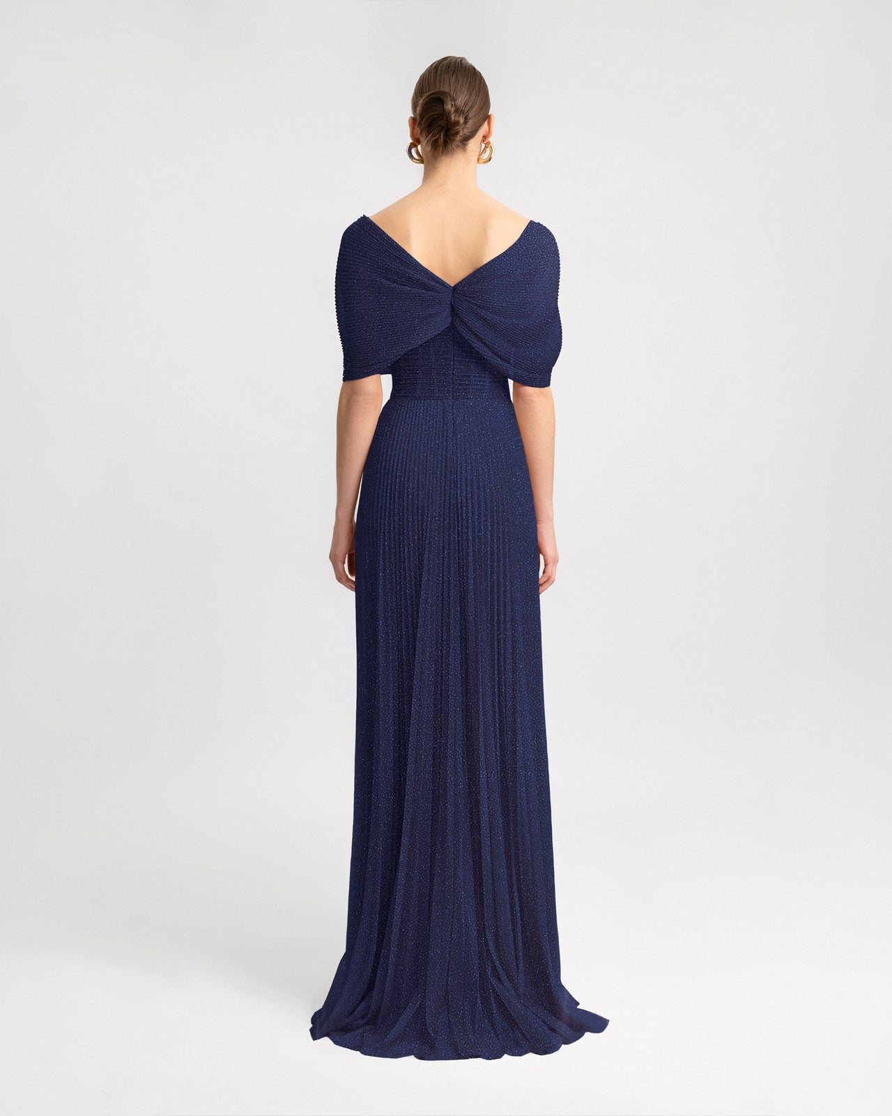 فستان بياقة درابية غير متماثلة