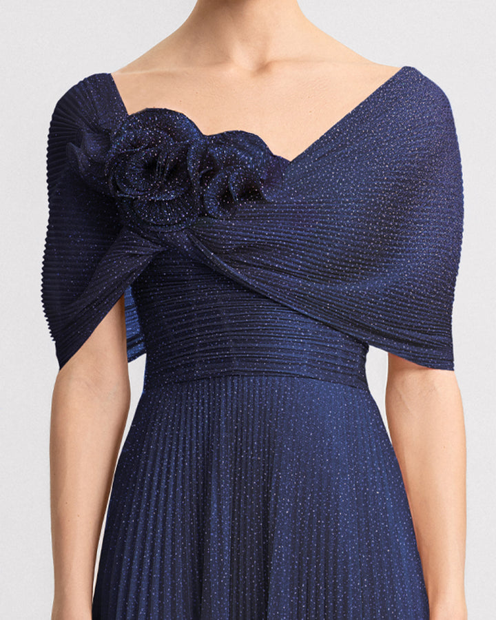 فستان بياقة درابية غير متماثلة