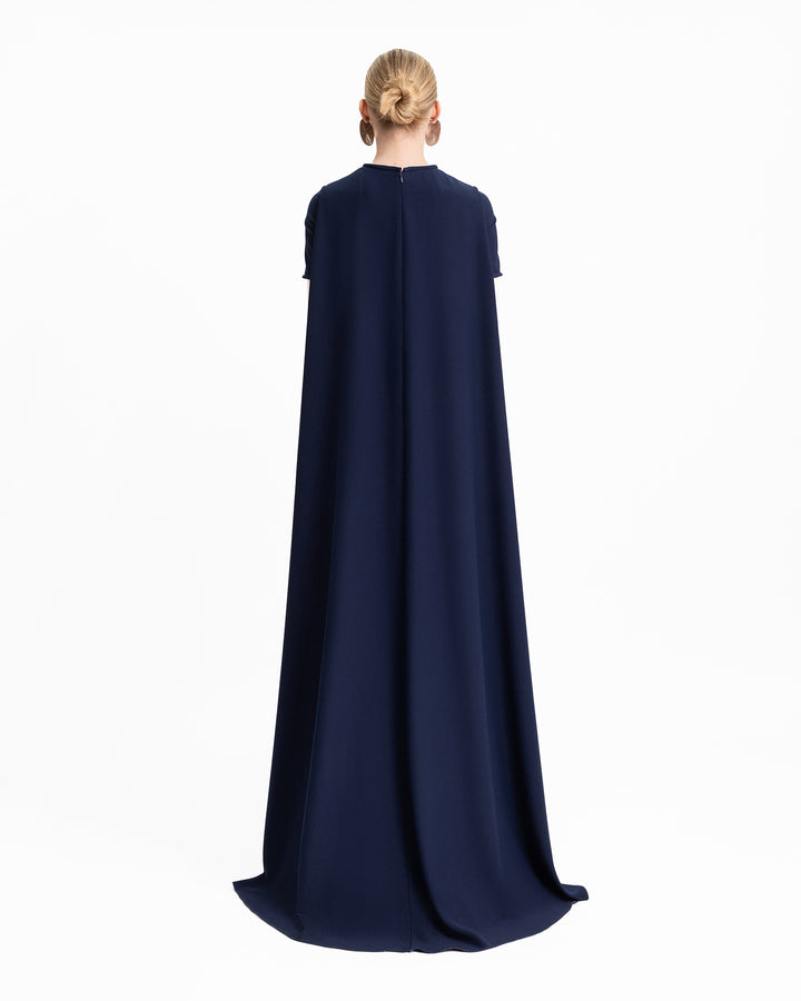 فستان بقصة شفافة أسفل الصدر