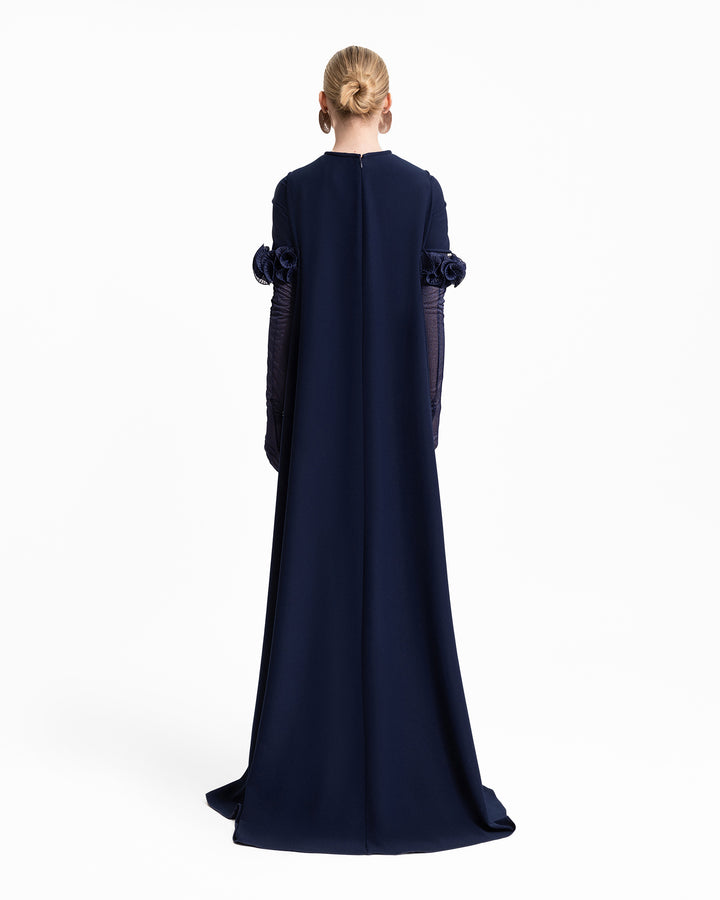 فستان بقصة شفافة أسفل الصدر