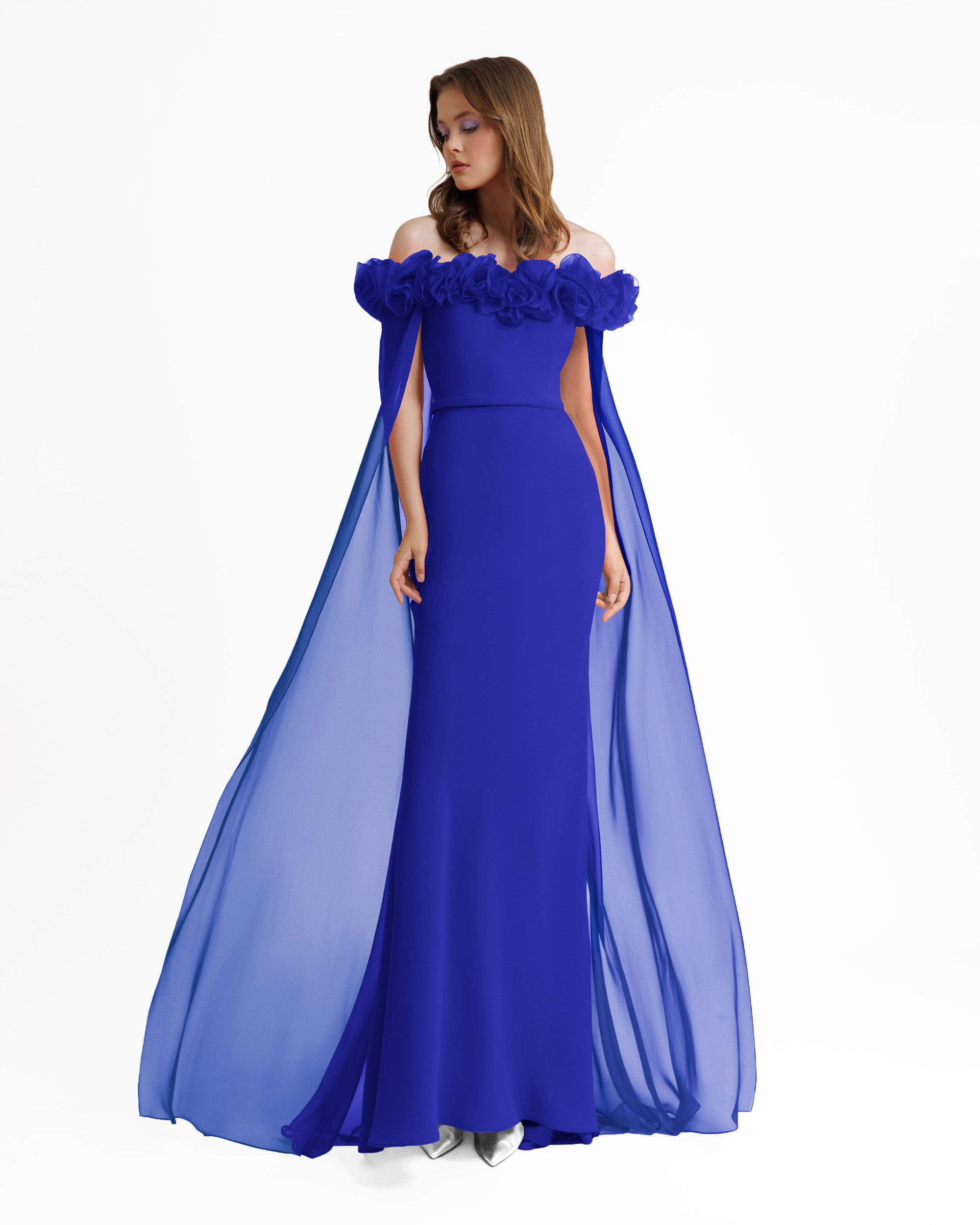 فستان منسدل الاكمام مزين بالزهر