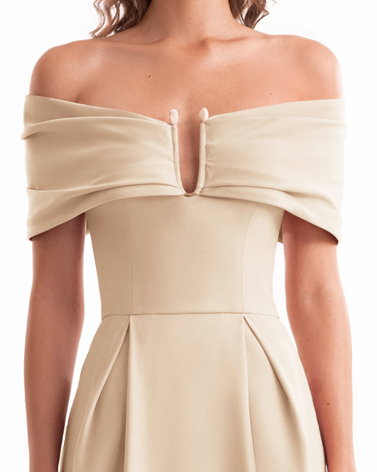 فستان كتف مكشوف مع إبزيم