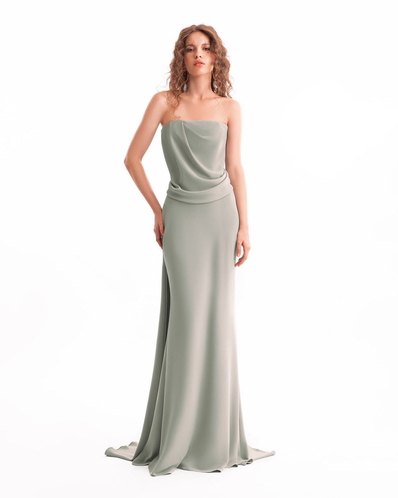 فستان مطوي بدون أكتاف