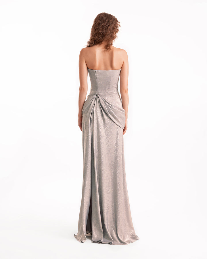 فستان مطوي بدون أكتاف