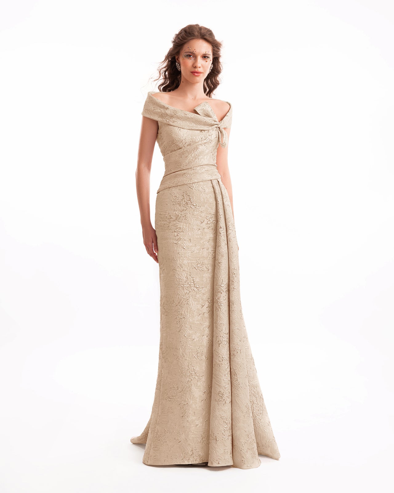 فستان مطوي كتف مكشوف مع فيونكة