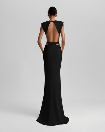 فستان طويل أسود مع فتحات على الخصر