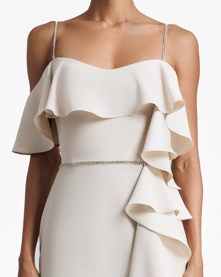 فستان طويل بكشكش