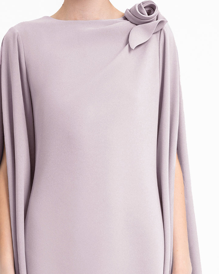 فستان طويل بقصة واسعة