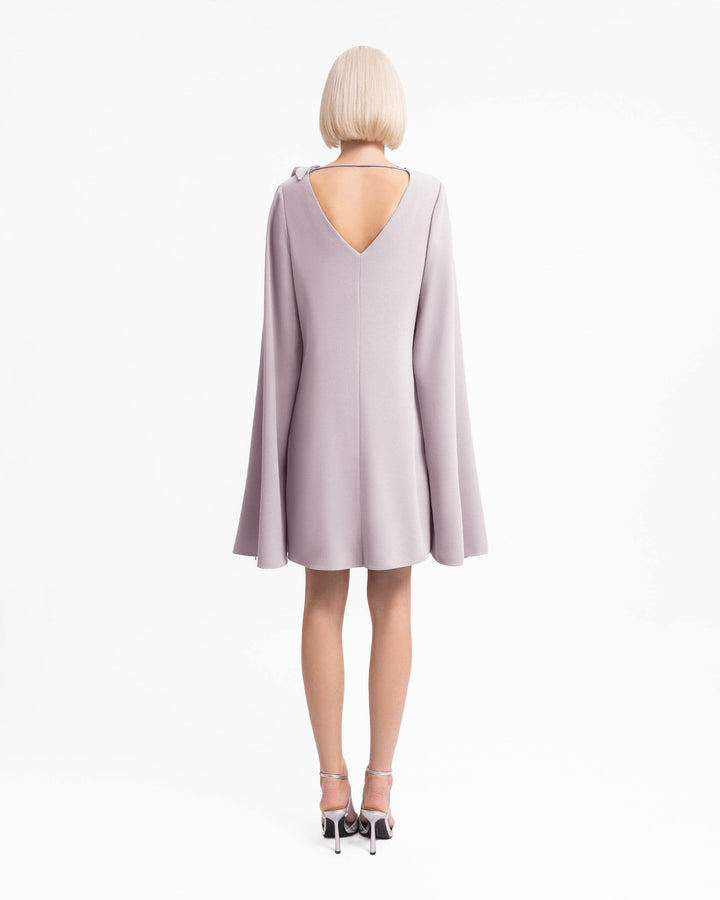 فستان قصير بقصة واسعة