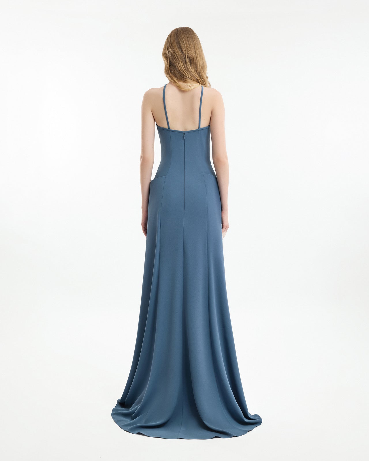 فستان بدون أكمام مع وركين منظمين