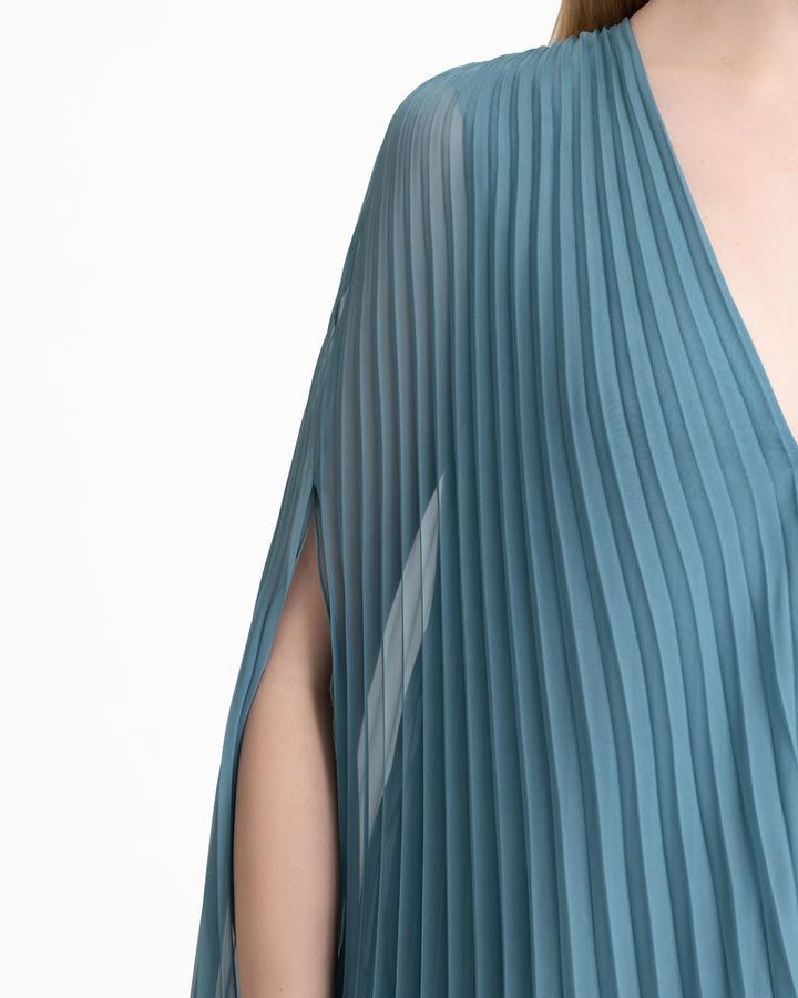 فستان بليسيه بياقة على شكل V