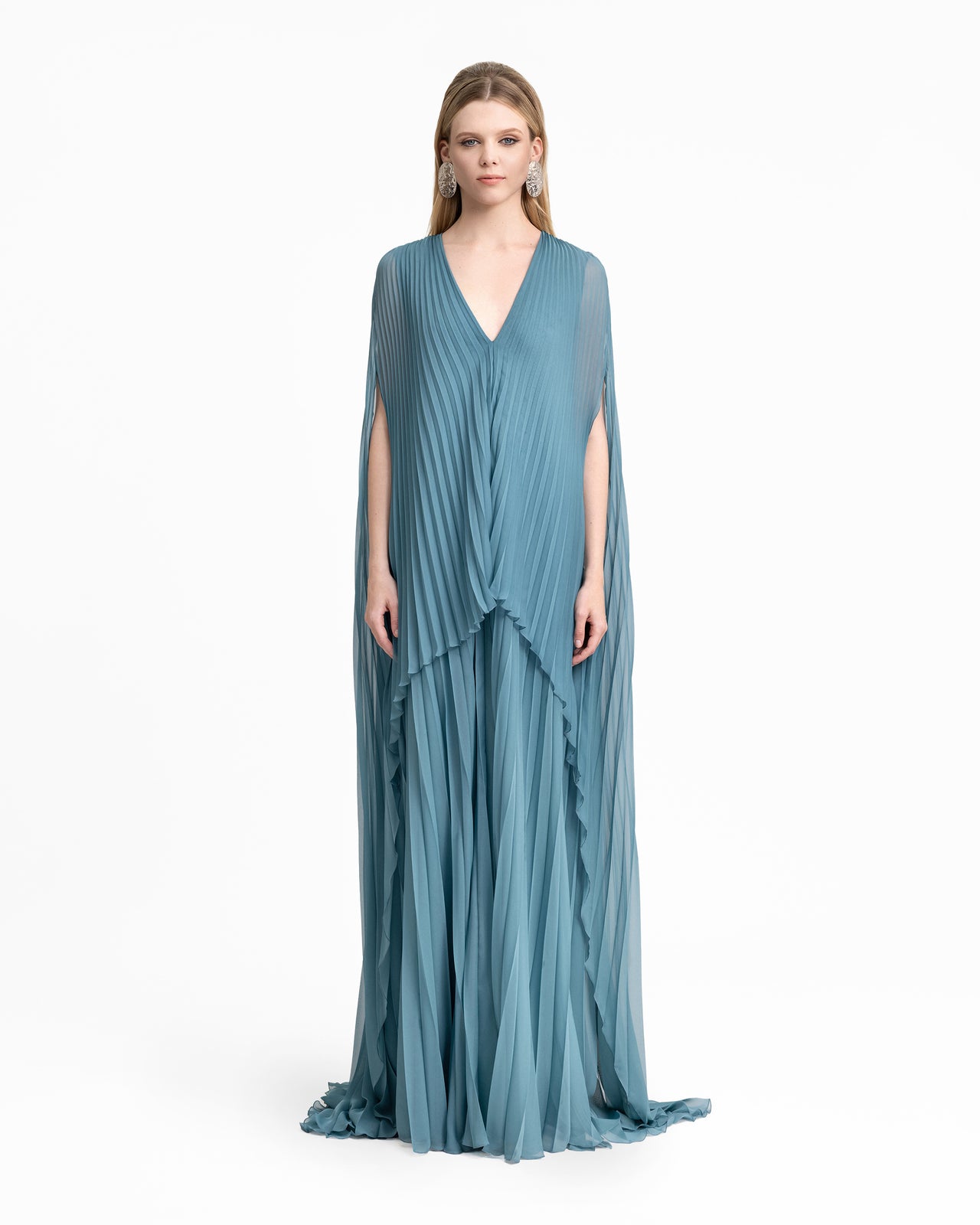 فستان بليسيه بياقة على شكل V