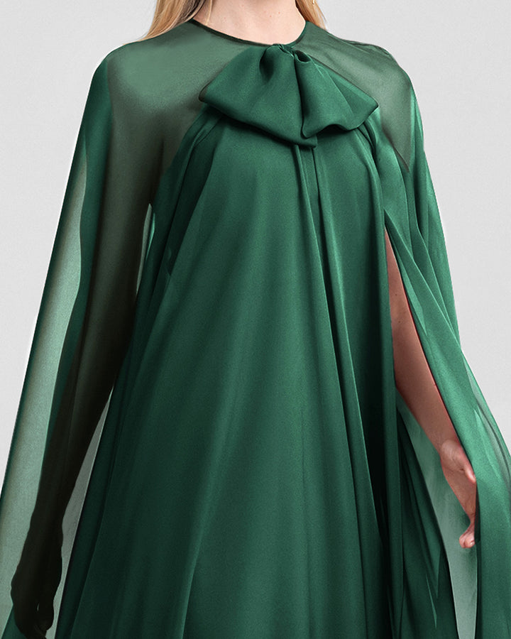 فستان بتفصيلة عقدة وأكمام كاب