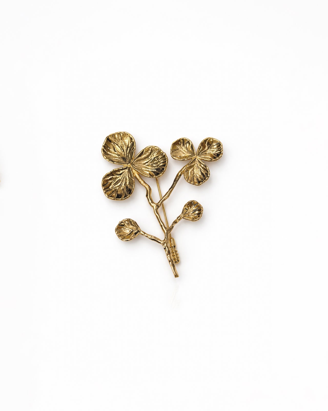 بروش نباتي على شكل برسيم ثلاثي الأوراق