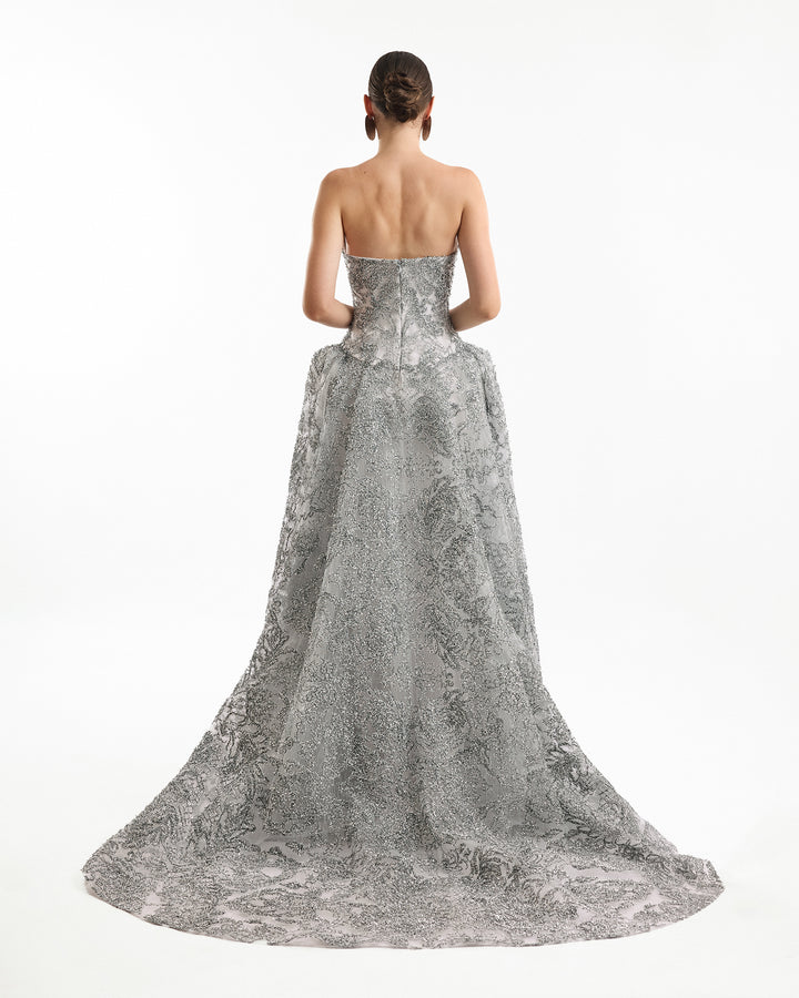 فستان سهرة بدون حمالات بتصميم قلب