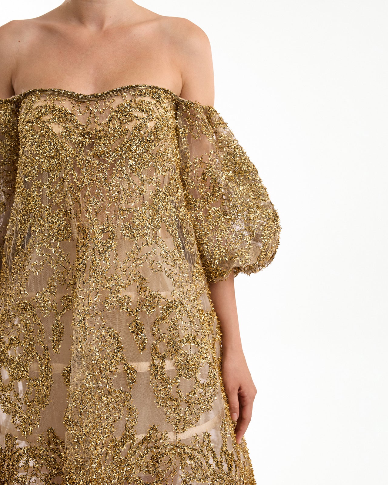 فستان بأكمام منفوخة مكشوفة الكتفين