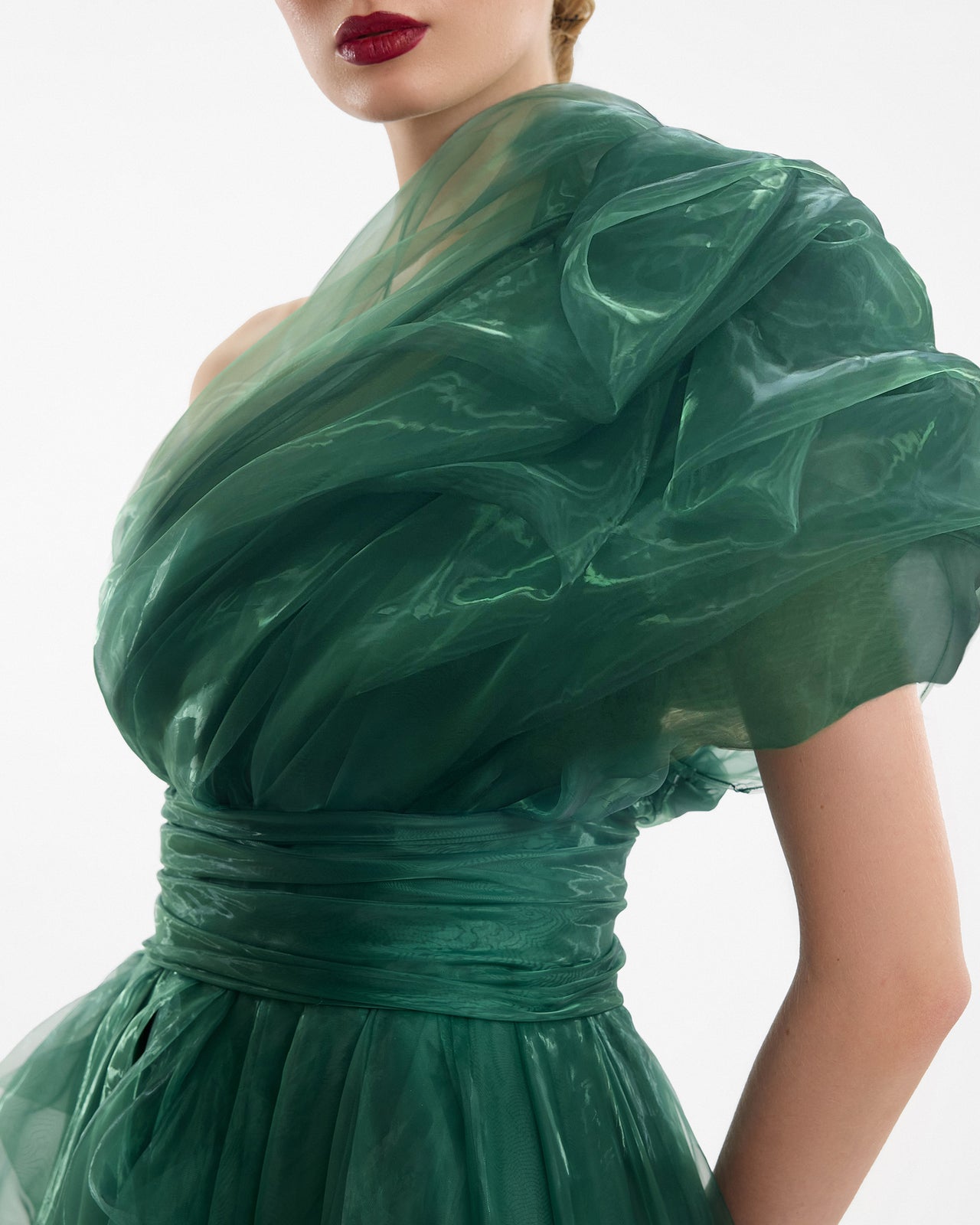 فستان كتف واحد مكشكش