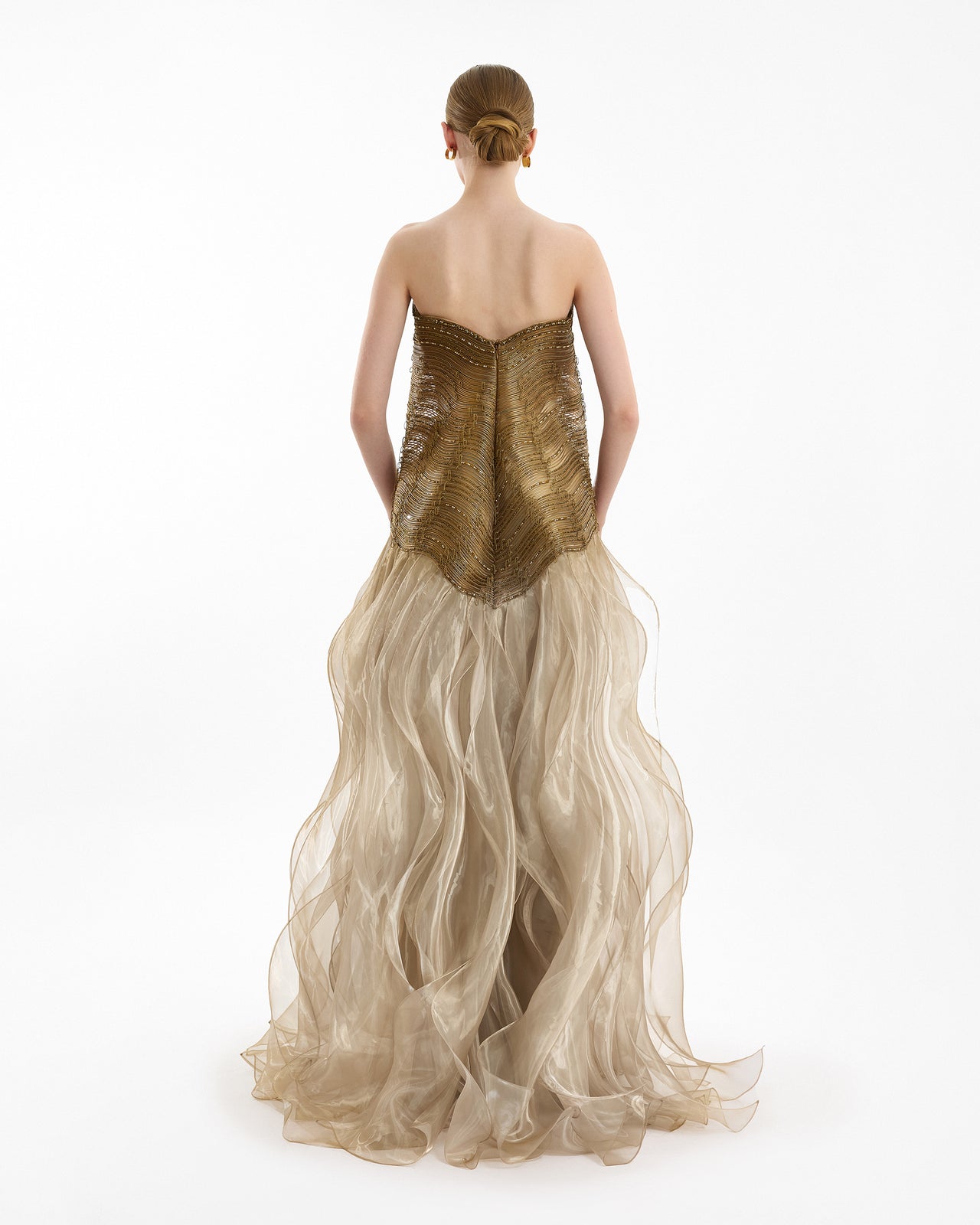 فستان سهرة مطرز بدون حمالات