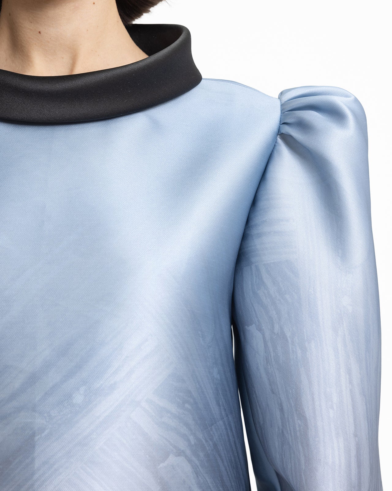 قفطان بأكمام منتفخة بطول ثلاثة أرباع