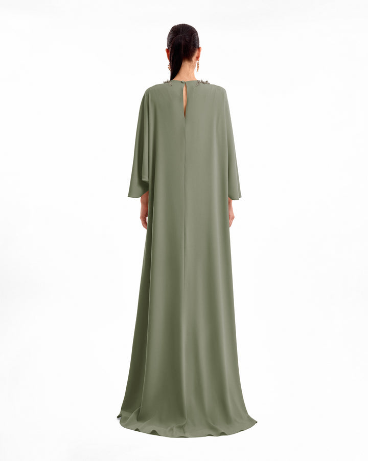 قفطان بفتحة V مزين بالخرز