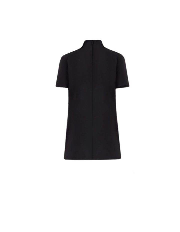 بلوزة بياقة عالية مع بنطال