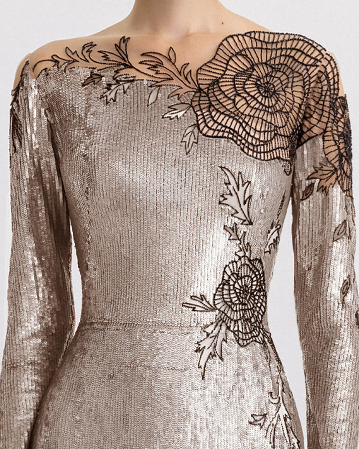 فستان مطرز بأكمام طويلة