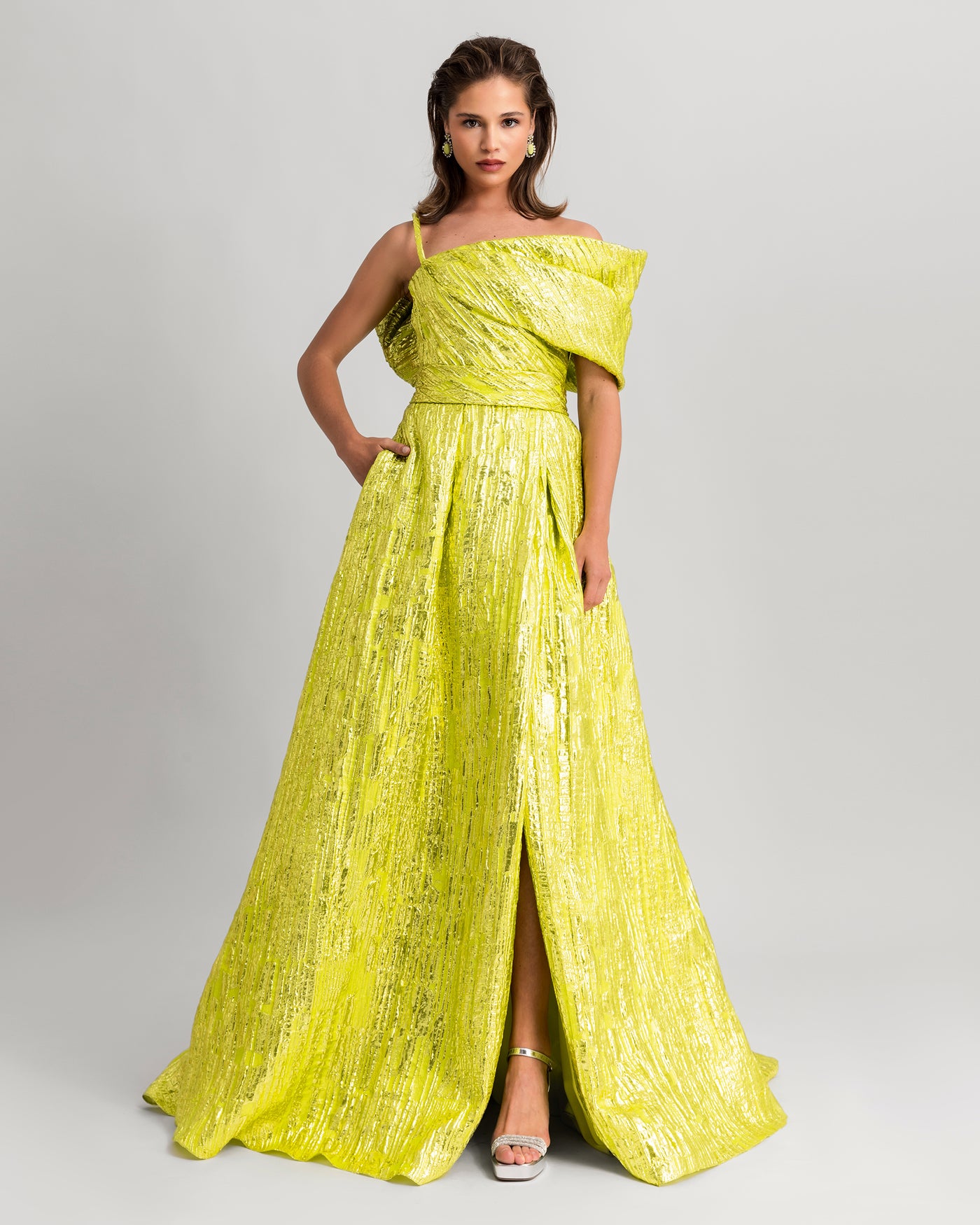 V1102 | Misses' Back-Bow Dress | Vogue Patterns