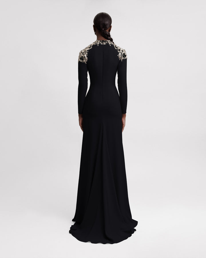 فستان بفتحة على الكتفين