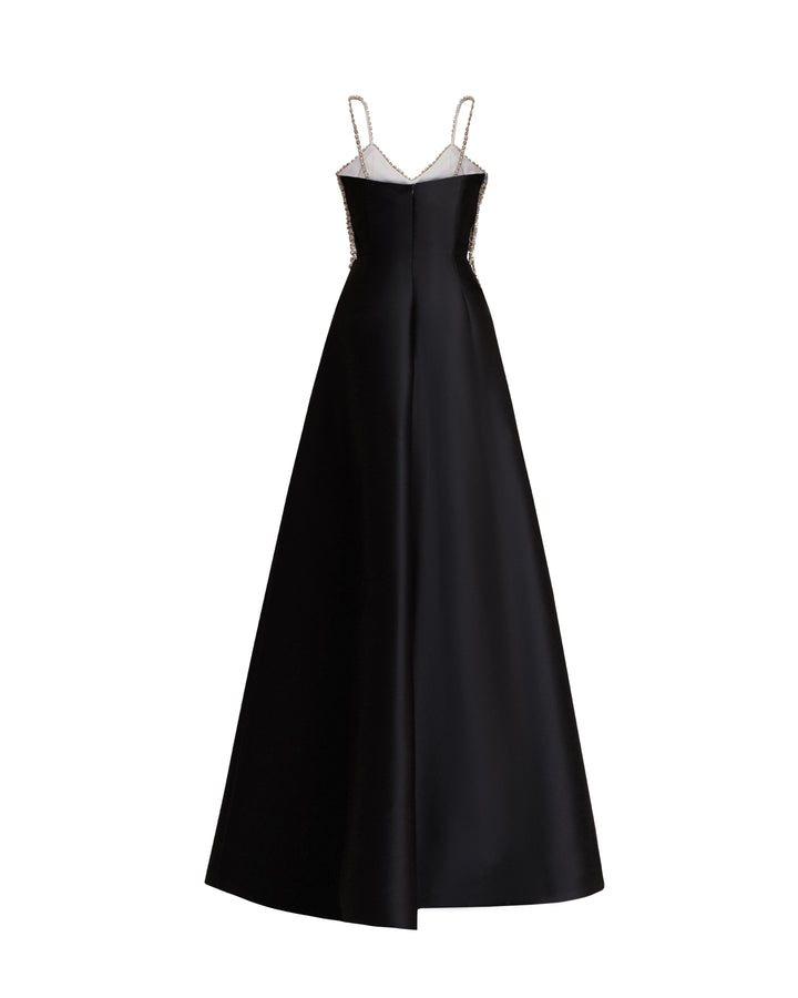 فستان طويل بشراشيب وخرز