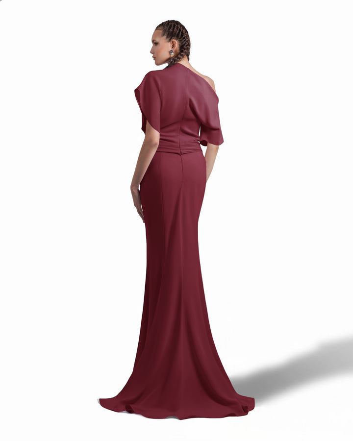 فستان غير متساوي بثنيات