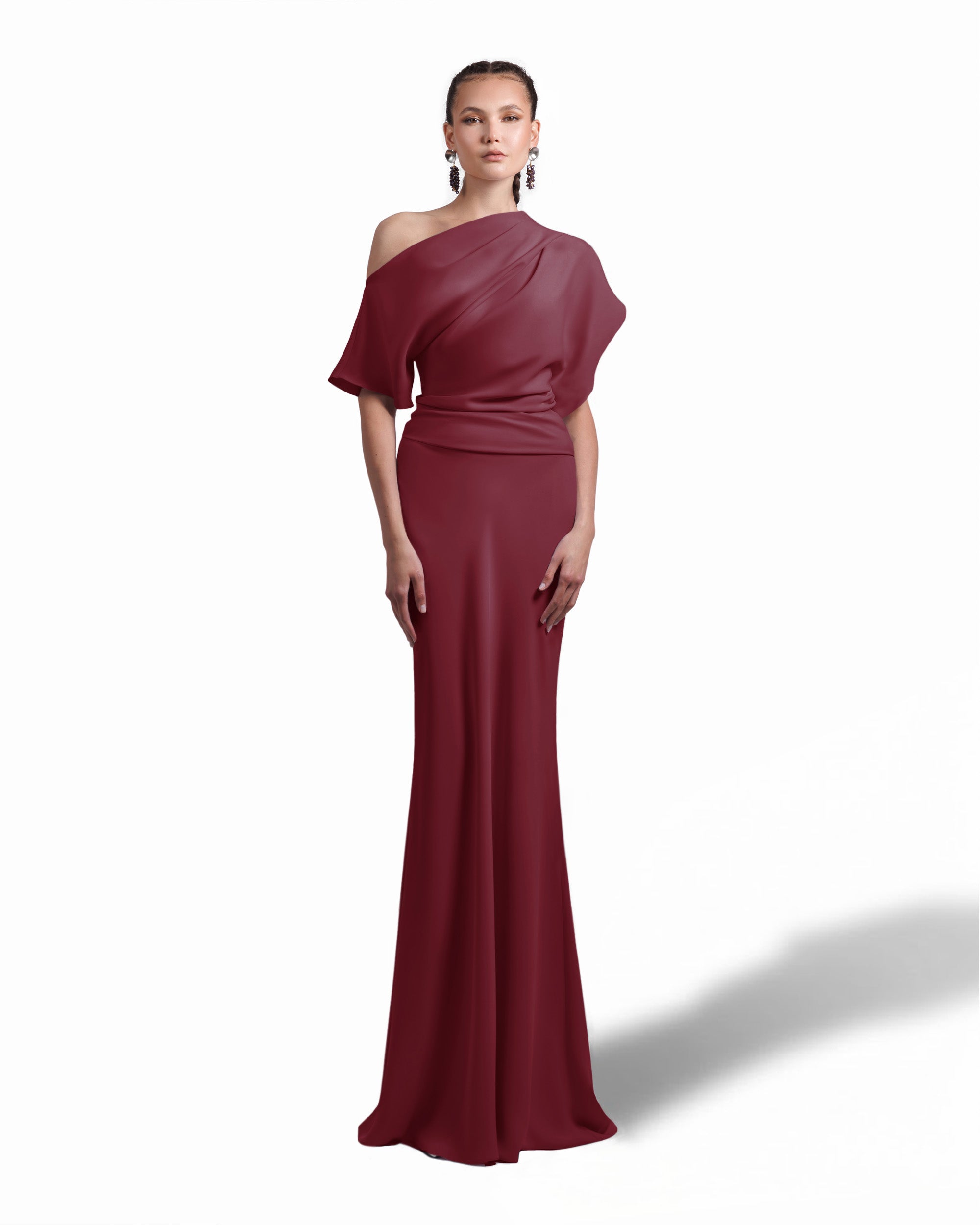 فستان غير متساوي بثنيات