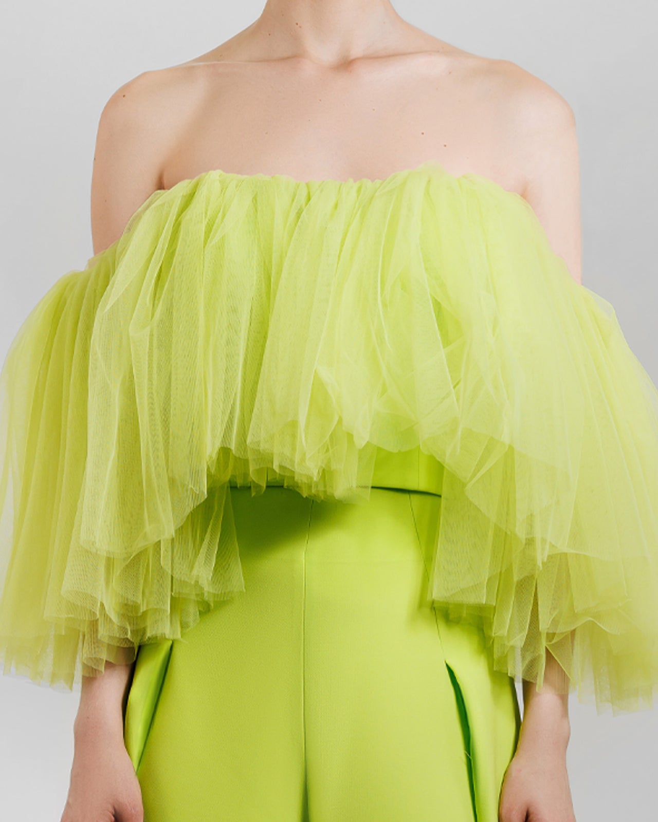 Off-The-Shoulders Top with Highwaist Pants