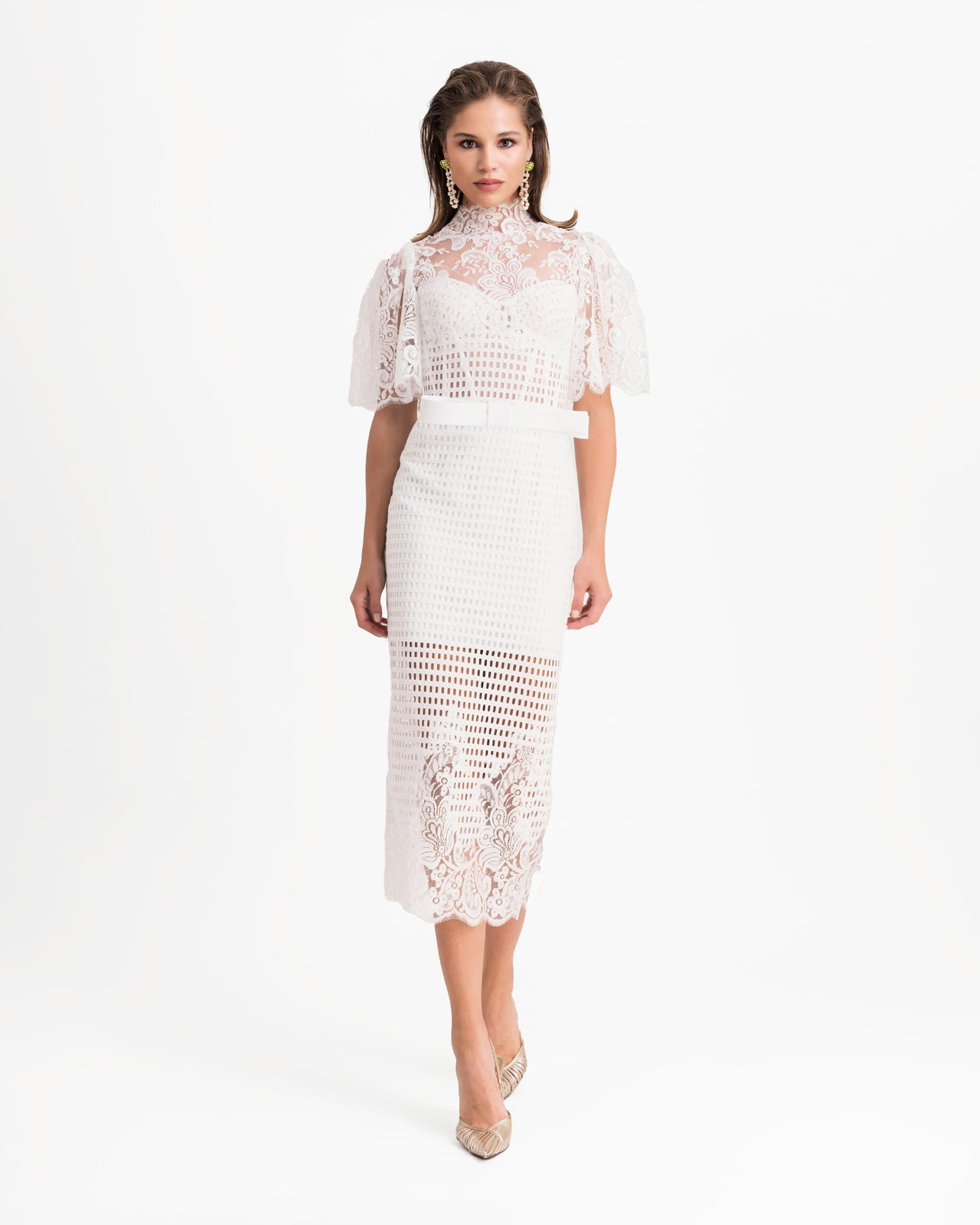 توب دانتيل برقبة عالية مع تنورة ضيقة