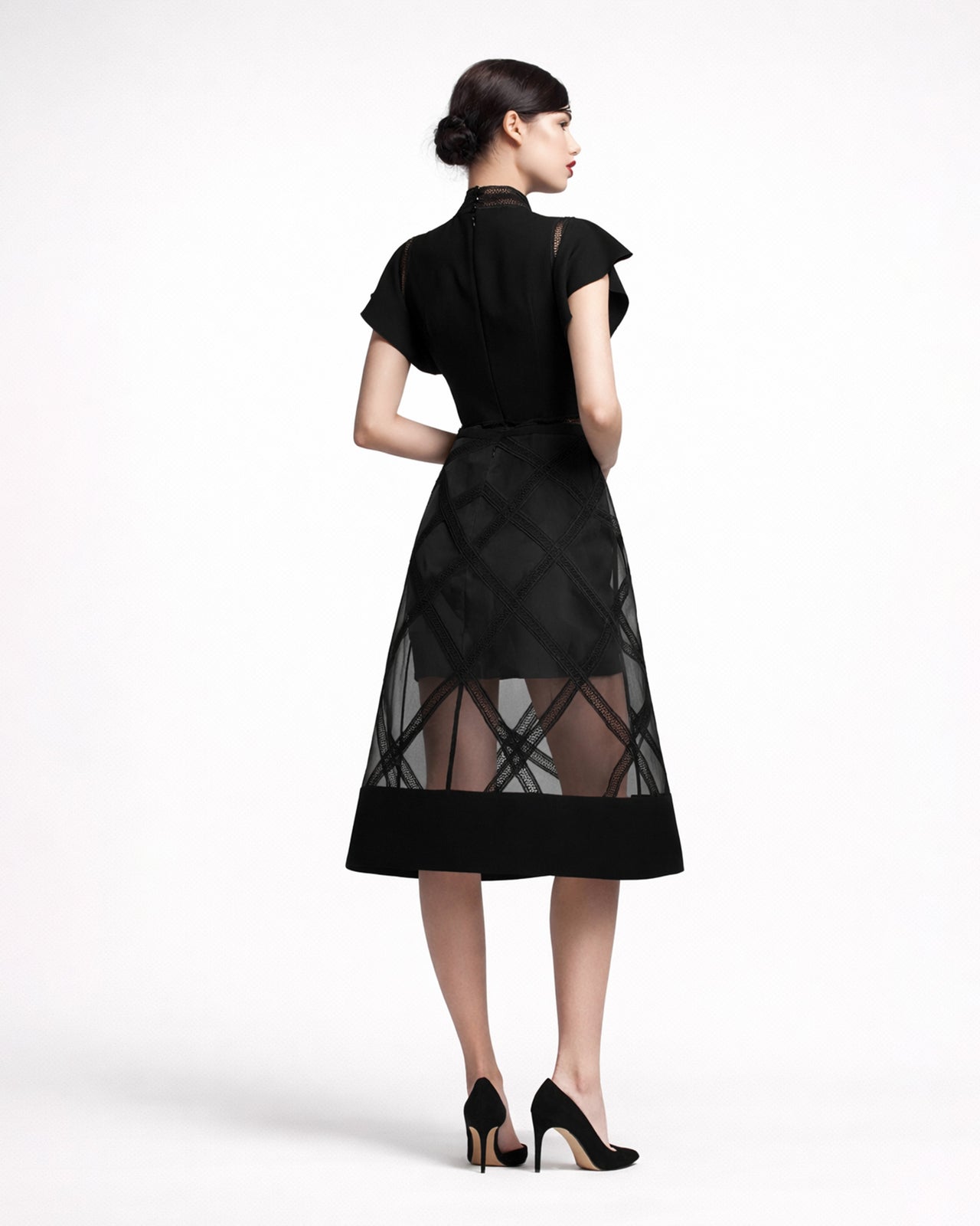 فستان قصير باكمام واسعة