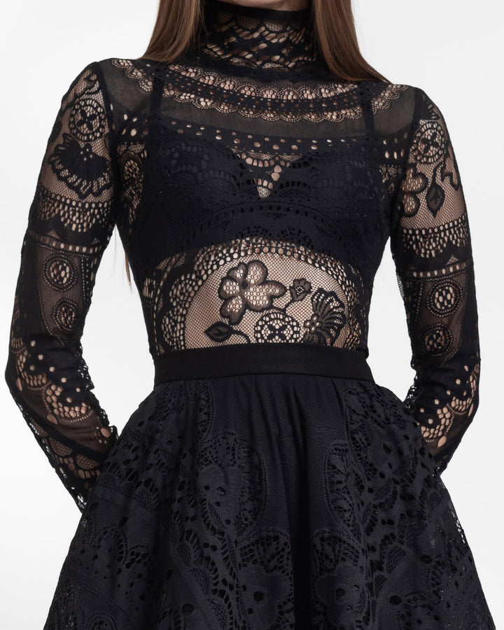 طقم توب وتنورة دانتيل