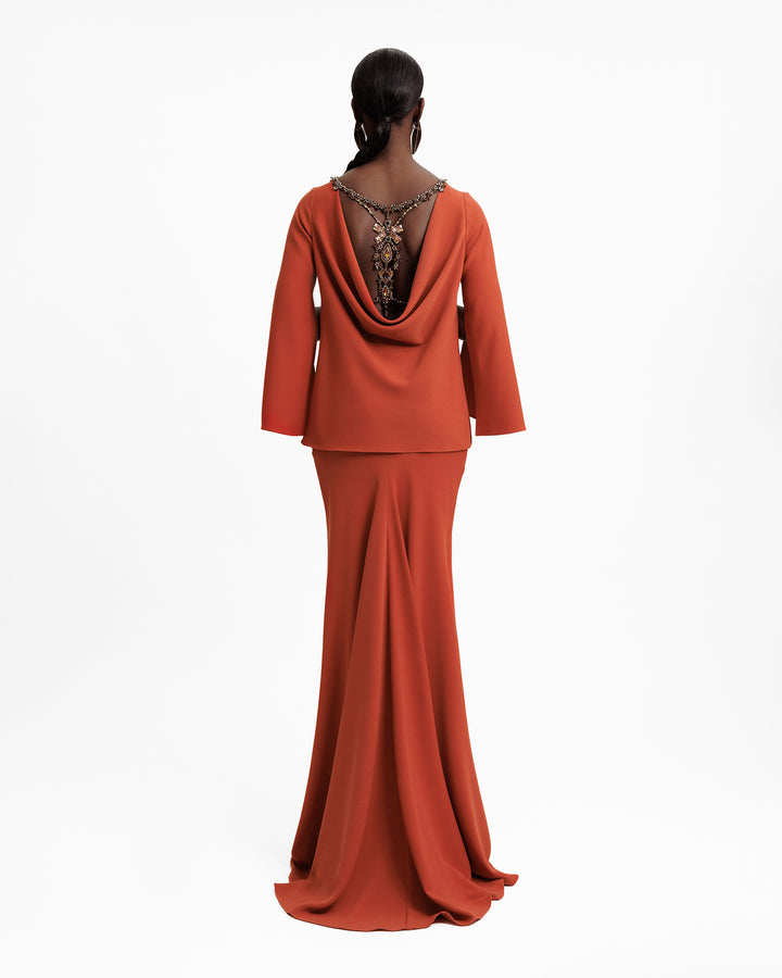 طقم بعقدة مزينة