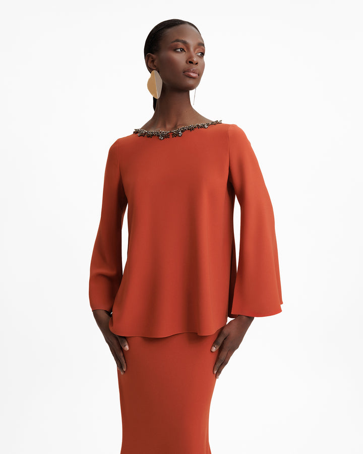 طقم بعقدة مزينة