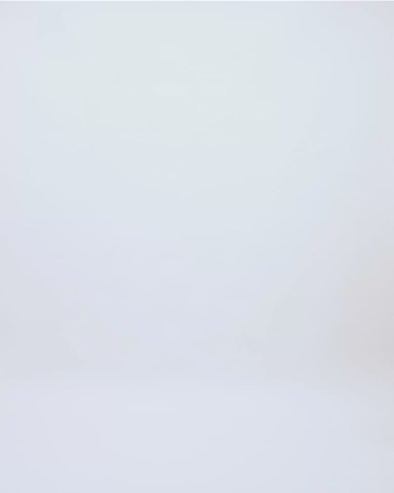 قفطان بغطاء رأس مطرز بالخط العربي