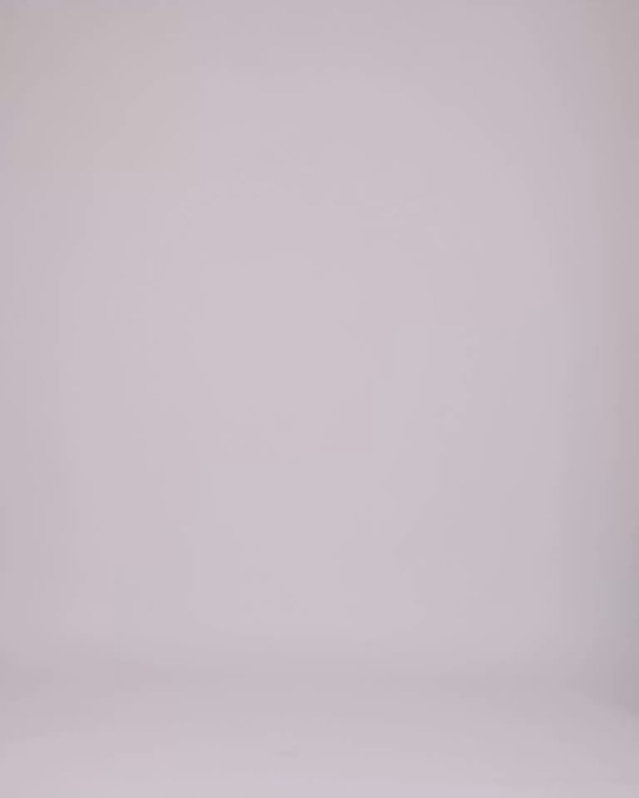 قفطان برقبة منسدلة مزين بالريش