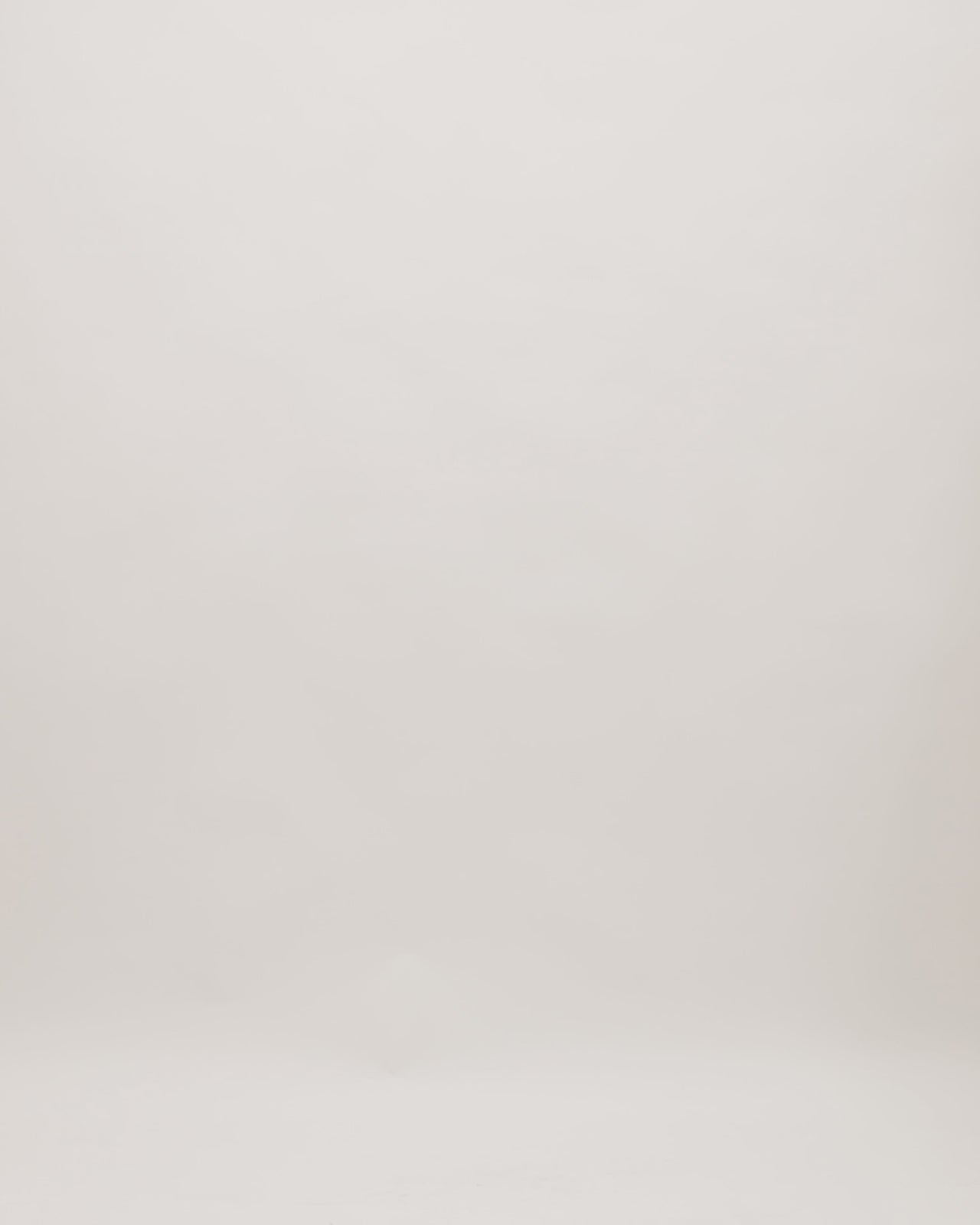 فستان مكشوف الصدر مطوي