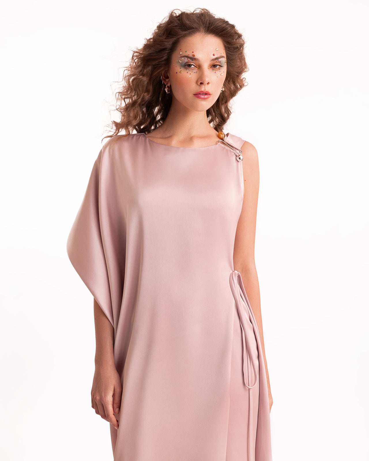 فستان غير متماثل مع إبزيم