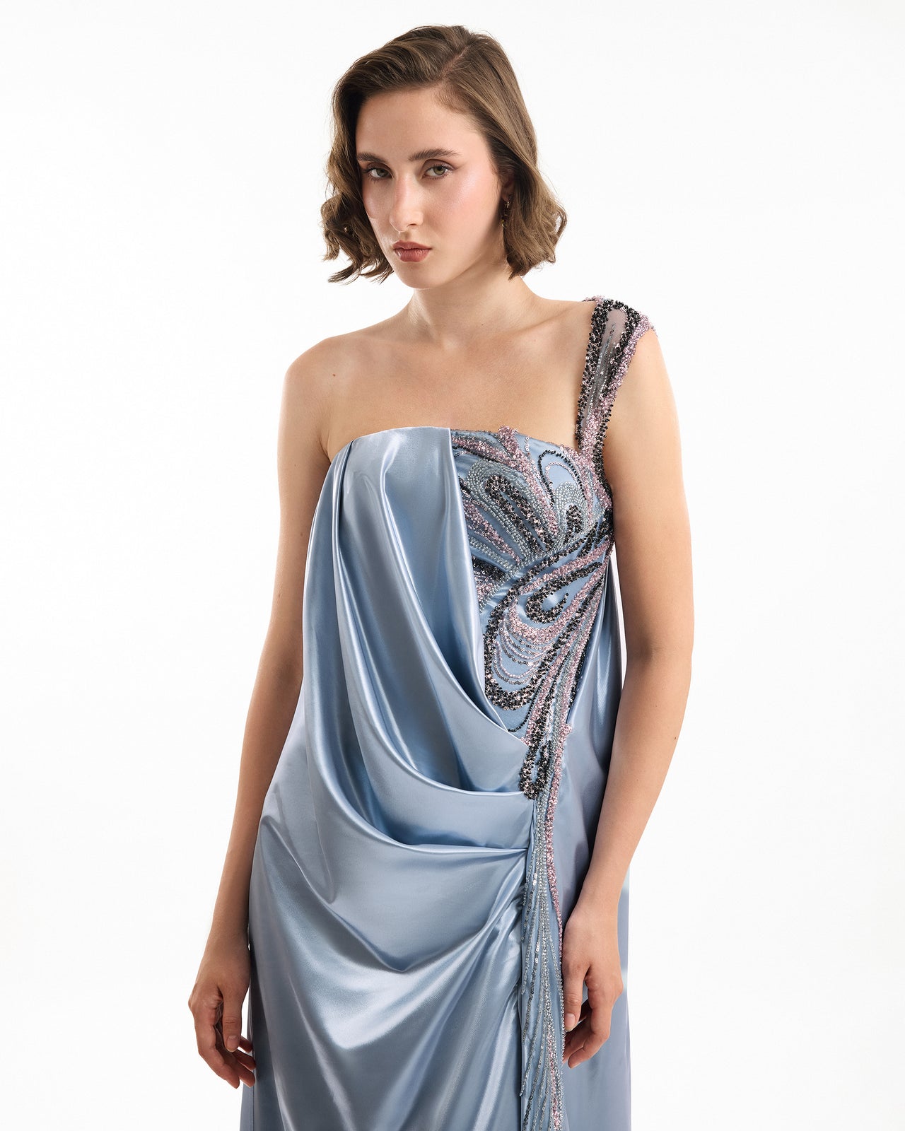 فستان منسدل بكتف واحد