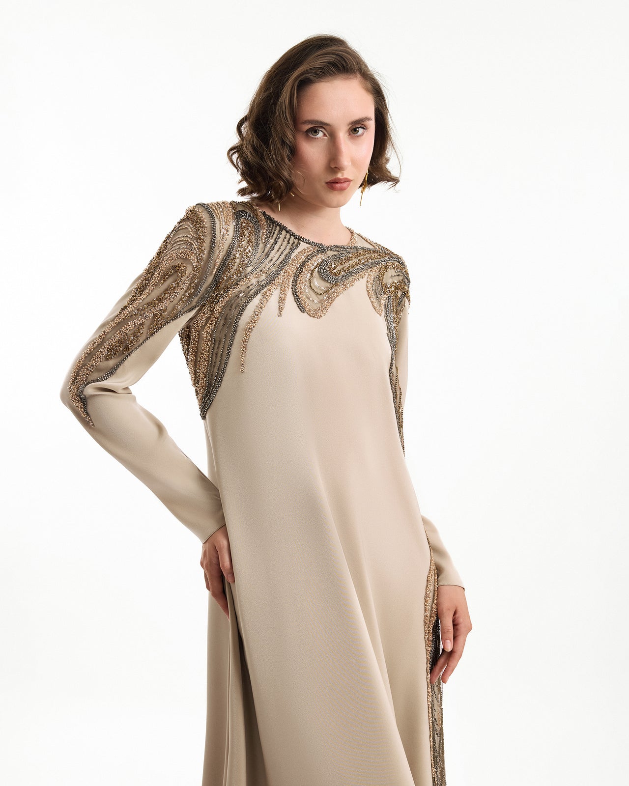 فستان بتطريز خرز غير متماثل