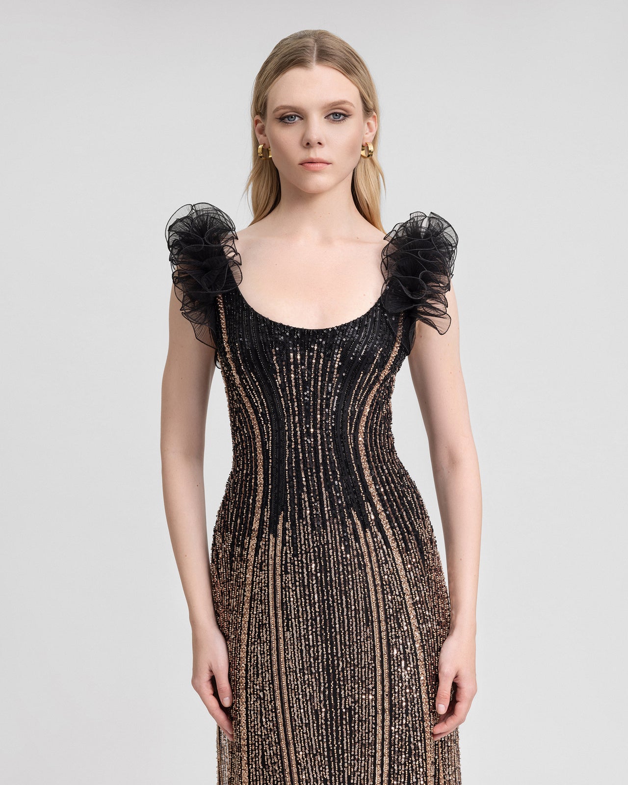 Video of a beaded tulle dress with a scoop neckline, ruffled shoulders, and a slim silhouette, showcasing the 120 cm hemline and shimmering sequin detailing in motion—perfect for formal eveningwear.