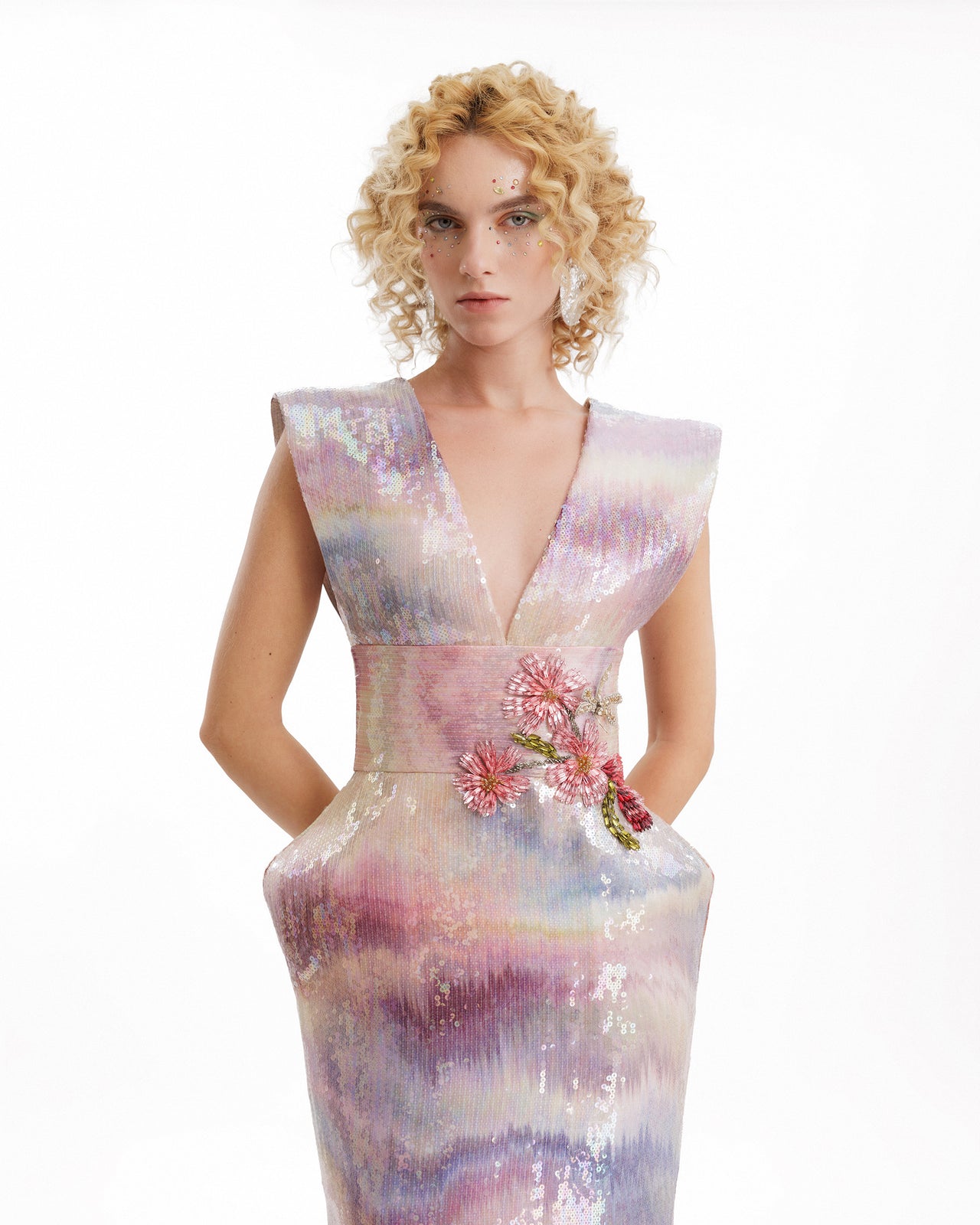 فستان سهرة برقبة V