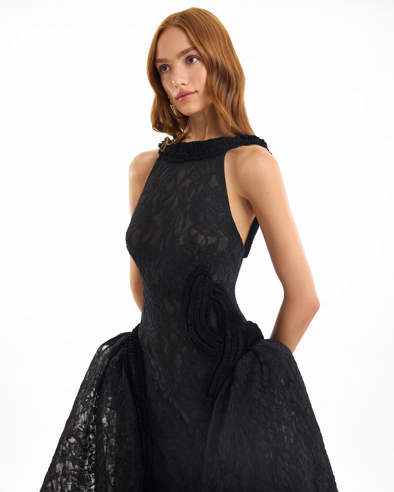 فستان دانتيل مطرز