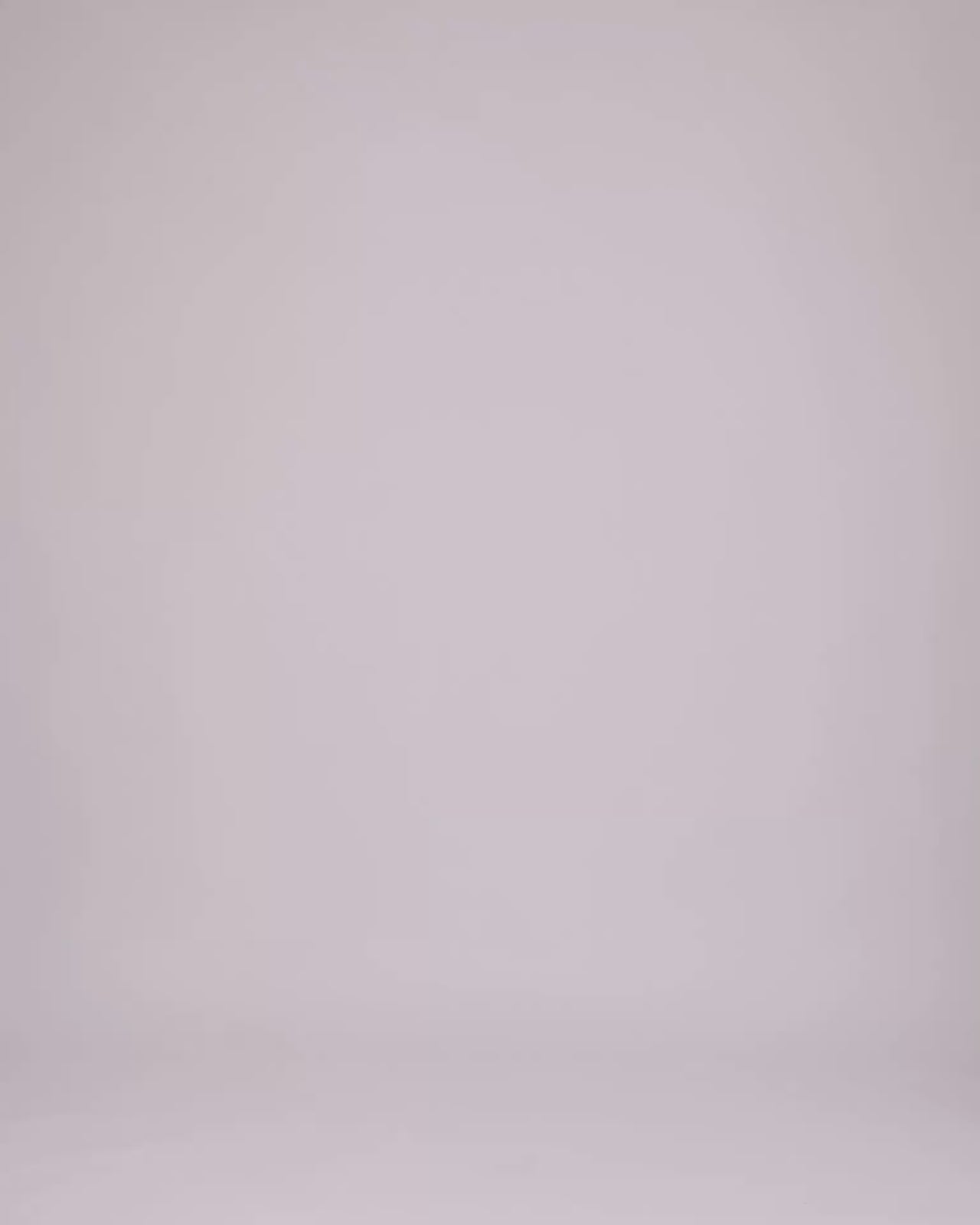 قفطان بأكتاف مزينة بالريش