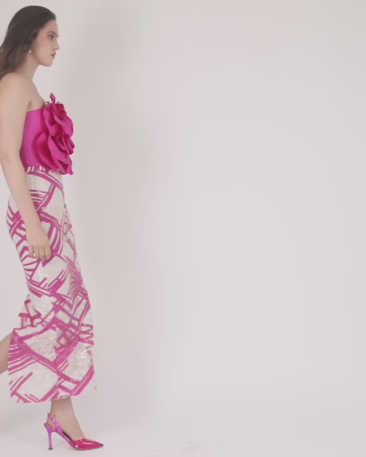 فستان ميدي مصمم على شكل وردة