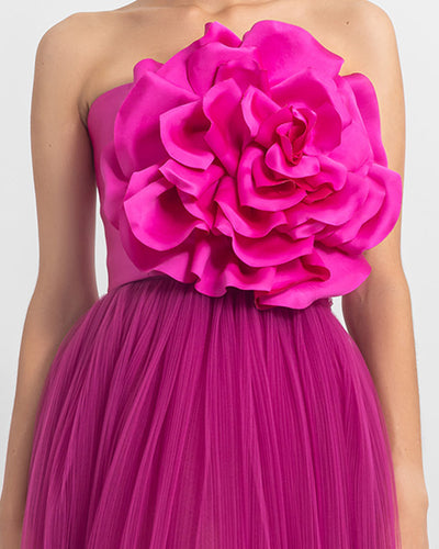 فستان مصمم على شكل وردة